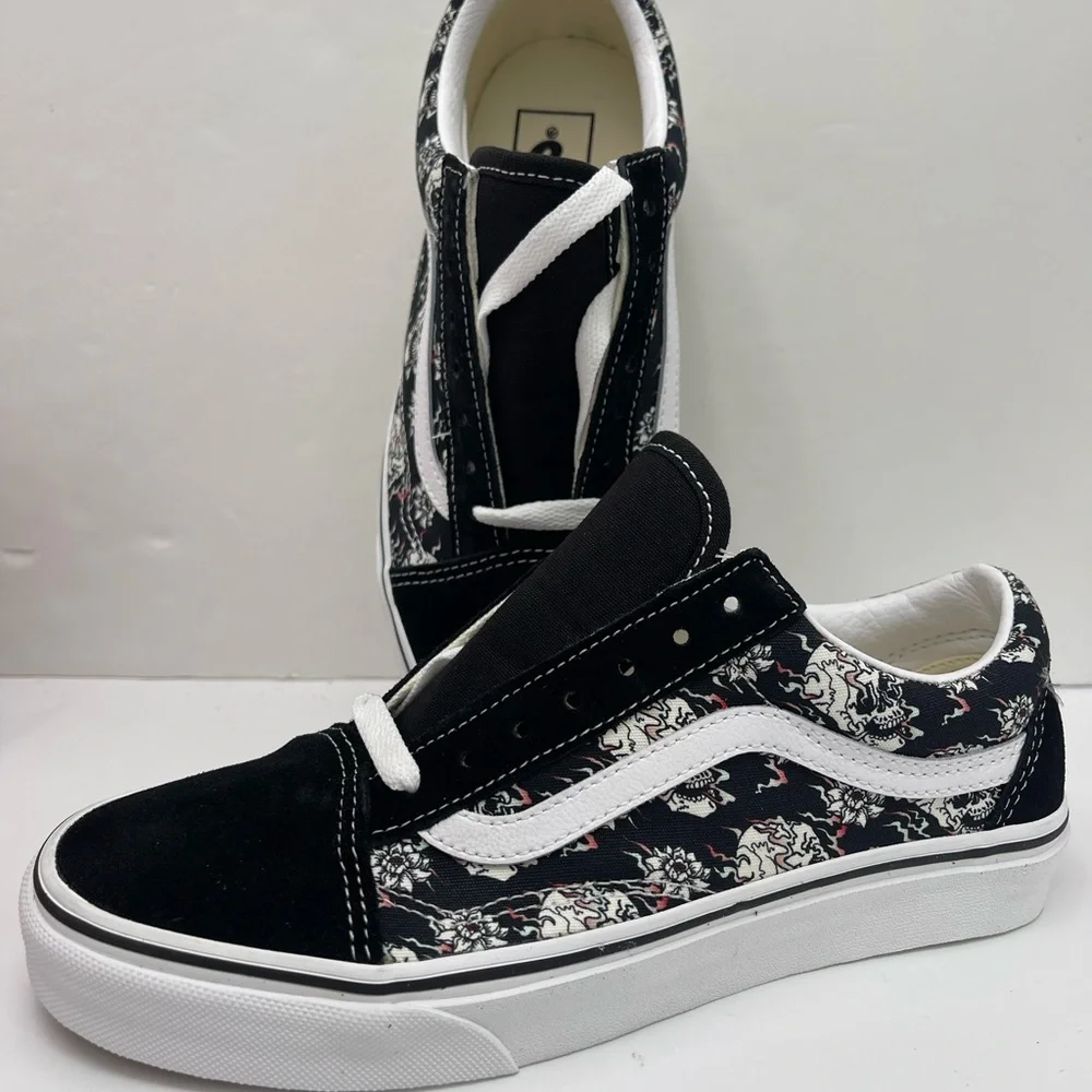 Vans Men’s Old Skool
(Flash Skulls)Multi/True White Sneakers 
VN0A38G118C - Picture 10 of 16